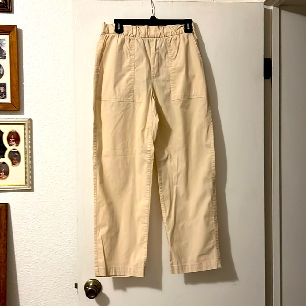 Gap hi-cut elastic waist dress pants, with wide legs. Brand new, without tags.
